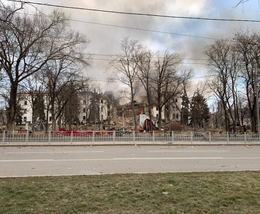 Mariupol bombad teater