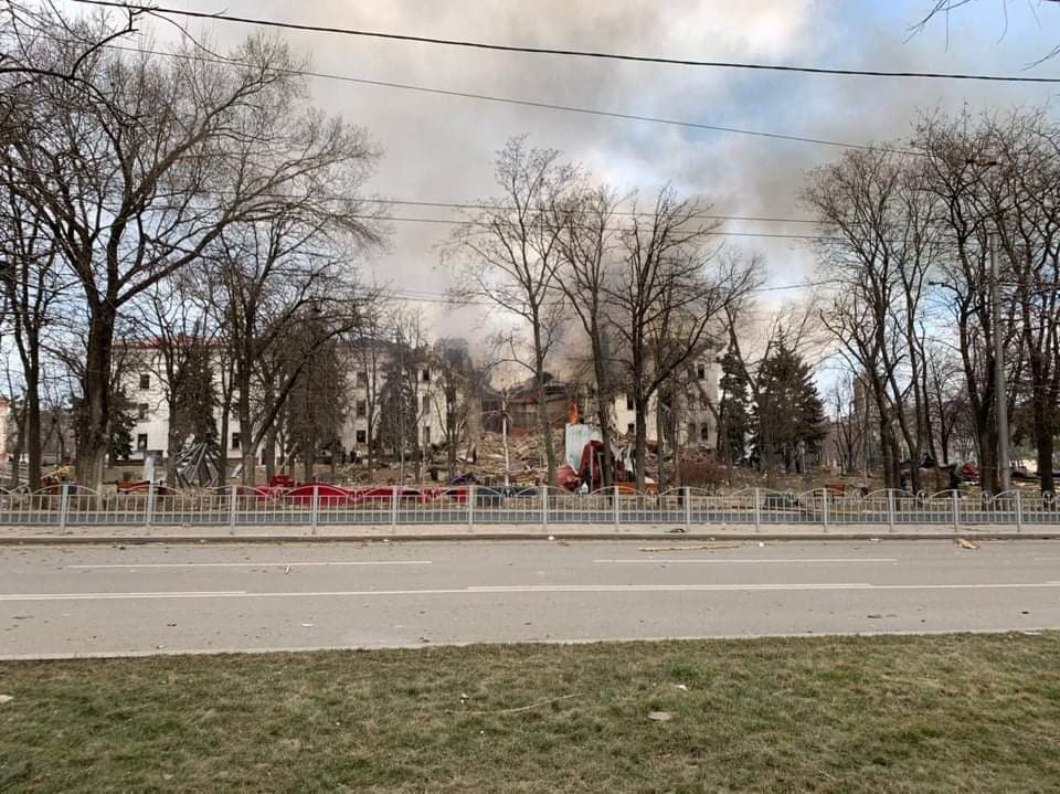 Mariupol bombad teater